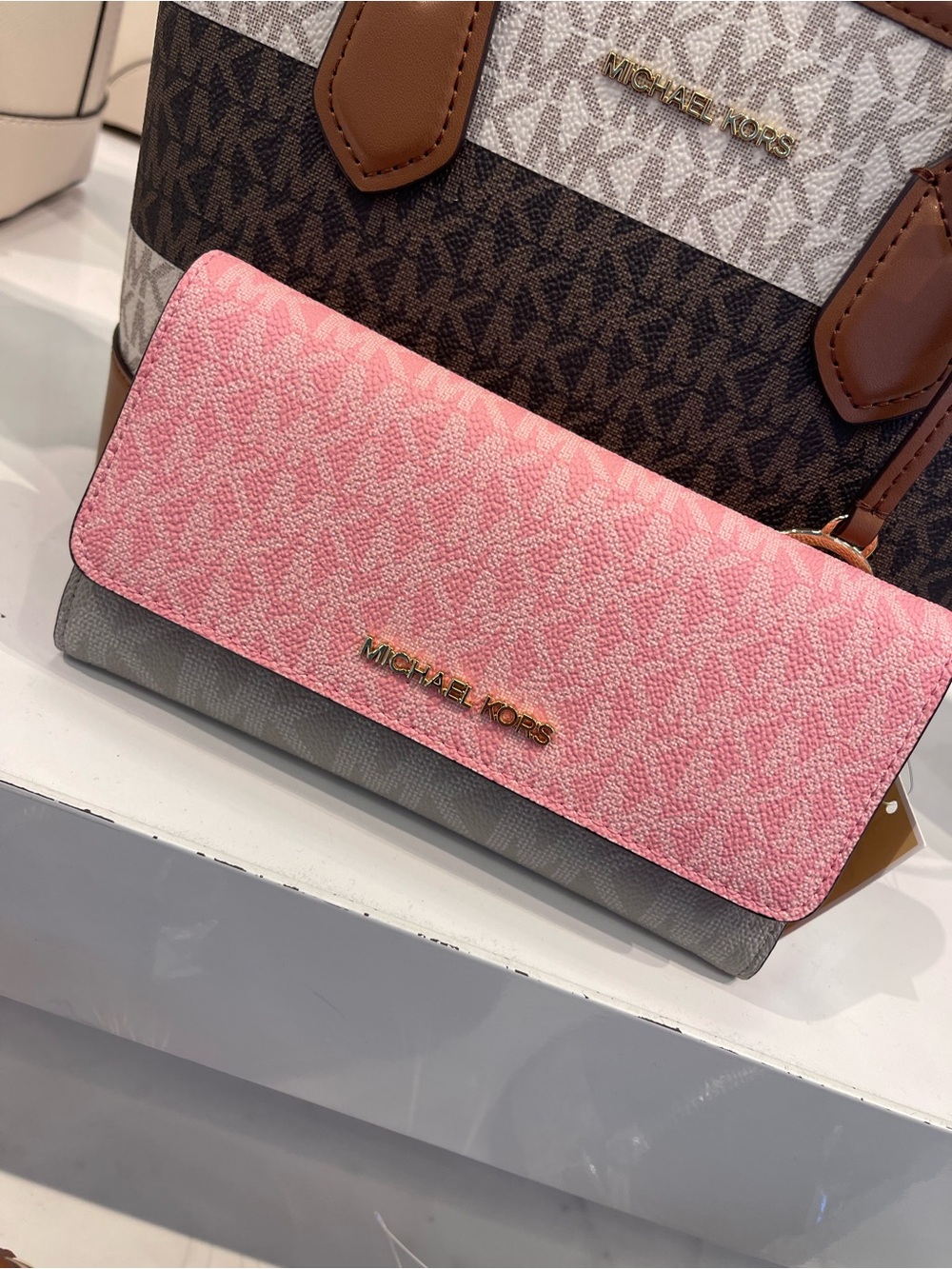 Michael Kors Jet Set Travl Signature Logo Tri-Fold Wallet Trifold 
Carnation
NWT - Picture 9 of 16